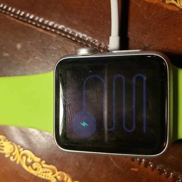 Apple Watch Sport 7000 Series Aluminum, Green Band - Picture 2 of 2
